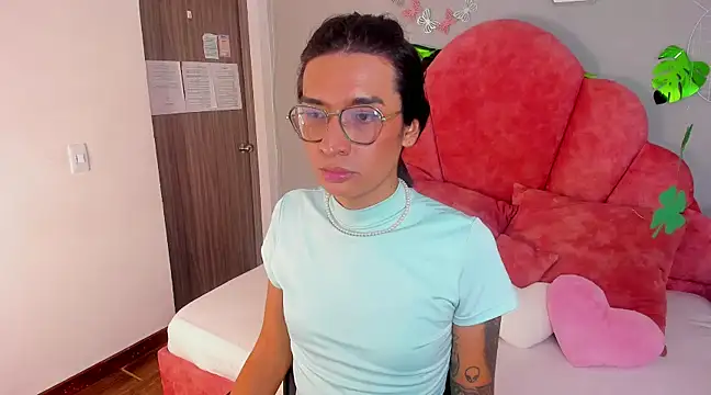 LauraaGomezz   online show from 18, 3, 2025