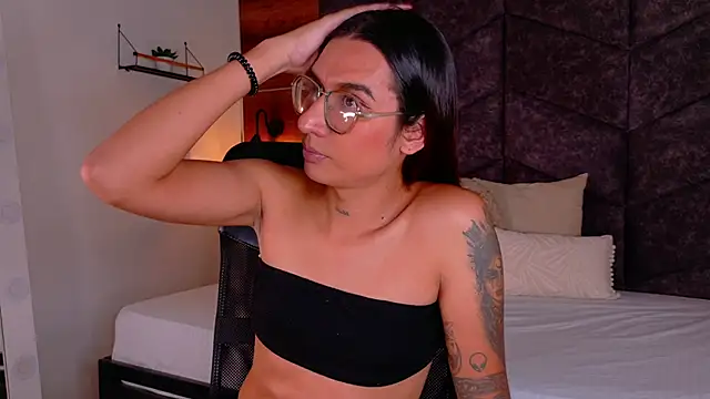 LauraaGomezz   online show from 22, 9, 2025