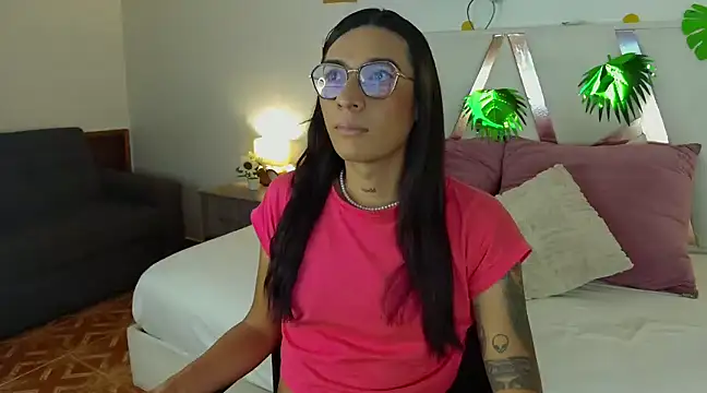 LauraaGomezz   online show from 18, 3, 2025