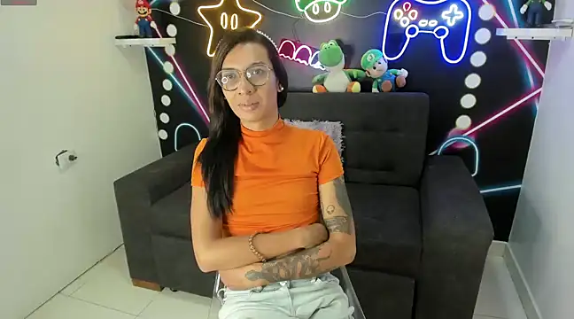 LauraaGomezz   online show from 4, 3, 2025