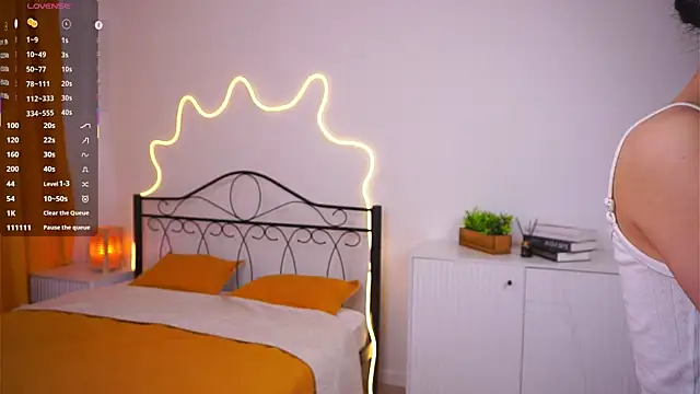 VeronaCritchlow online show from 22, 4, 2026