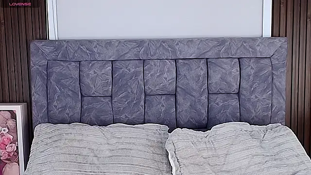 MeganCrow online show from 18, 4, 2026