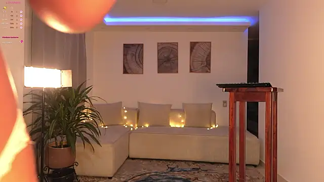 cinnamon crisss online show from 6, 2, 2026