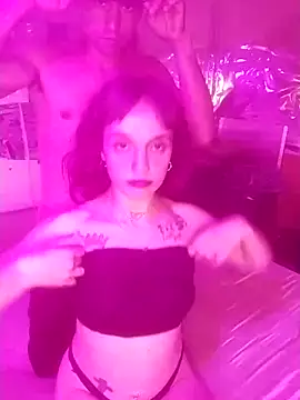 parejarica420 online show from 11, 5, 2026