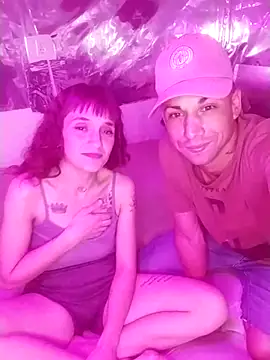 parejarica420 online show from 8, 5, 2026