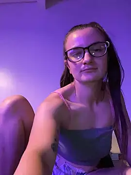 thequeenkendall2025 online show from 4, 2, 2025