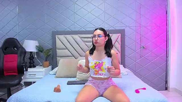 Snapshot of VioletRousse_ chatting on 12, 3, 2025 VioletRousse online show from 12, 3, 2025
