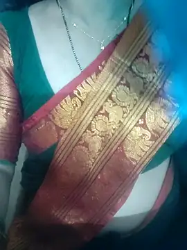 Snapshot of laxmitelugu78 chatting on 7, 11, 2025 laxmitelugu78 online show from 7, 11, 2025