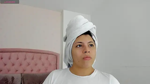 Snapshot of Kendall__Fox chatting on 18, 10, 2025 Kendall Fox online show from 18, 10, 2025