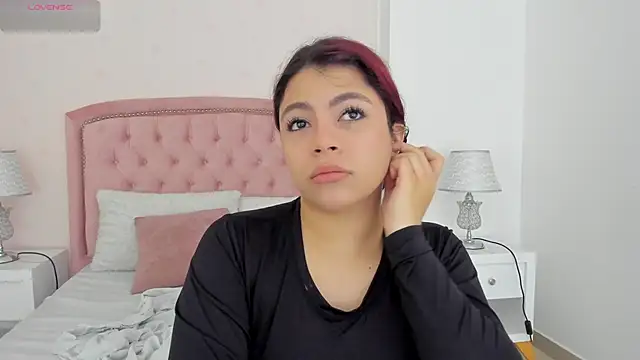 Snapshot of Kendall__Fox chatting on 22, 11, 2025 Kendall Fox online show from 22, 11, 2025