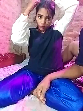 Snapshot of Simrandeshipp chatting on 7, 3, 2025 Simrandeshipp online show from 7, 3, 2025