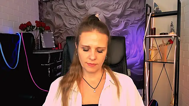 EmiliaBedy online show from 5, 3, 2025