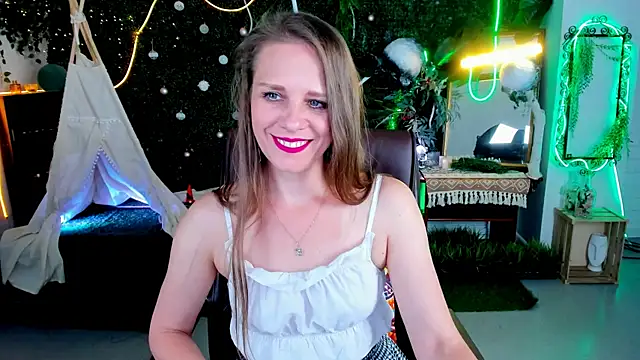 Snapshot of EmiliaBedy chatting on 13, 5, 2026 EmiliaBedy online show from 13, 5, 2026