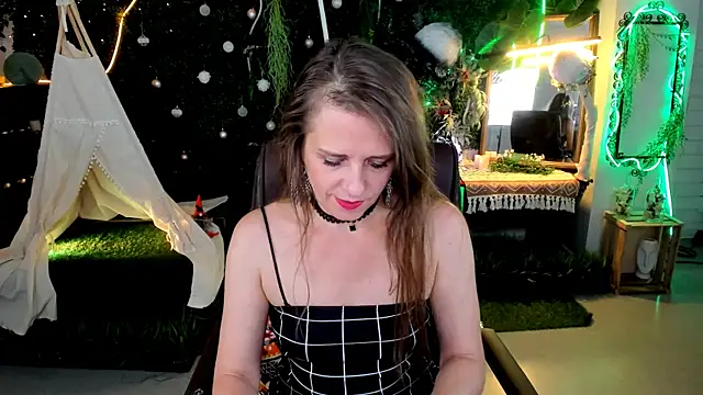 Snapshot of EmiliaBedy chatting on 15, 6, 2026 EmiliaBedy online show from 15, 6, 2026