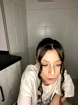 bunnythetailor online show from 2, 12, 2025