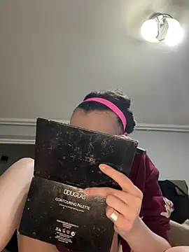 bunnythetailor online show from 19, 2, 2026