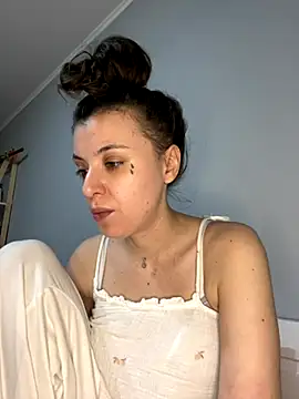 bunnythetailor online show from 9, 11, 2025