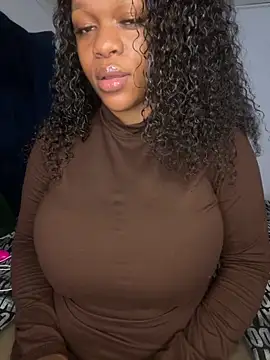 Boneca25 online show from 11, 11, 2025