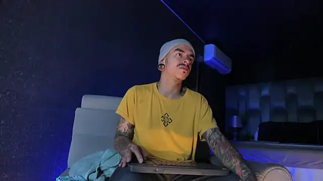 Snapshot of kaletattoo chatting on 14, 5, 2026 kaletattoo online show from 14, 5, 2026