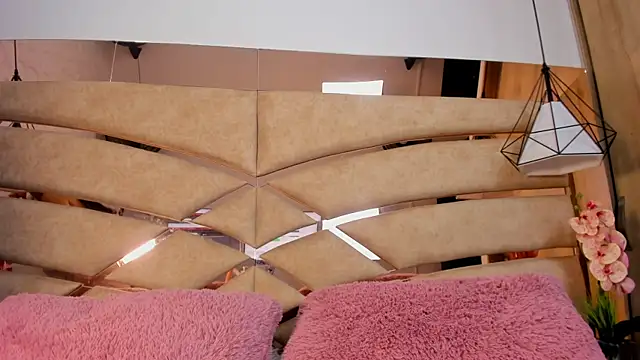 Bonet iris online show from 18, 4, 2026