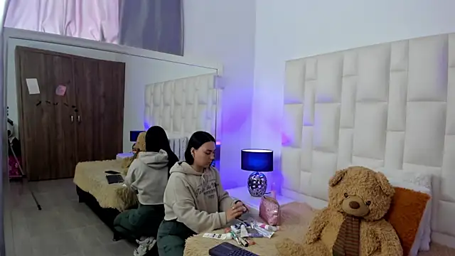 Ariana rouse online show from 30, 3, 2026