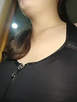 Snapshot of Vale_Saenzz chatting on 14, 10, 2025 Vale Saenzz online show from 14, 10, 2025