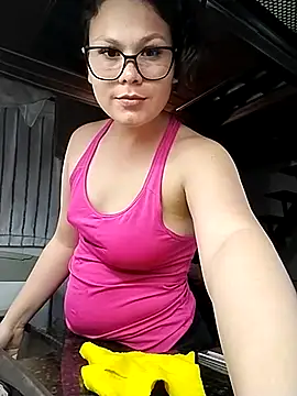 Snapshot of Vale_Saenzz chatting on 3, 3, 2025 Vale Saenzz online show from 3, 3, 2025