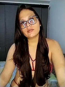 Snapshot of Vale_Saenzz chatting on 5, 2, 2025 Vale Saenzz online show from 5, 2, 2025