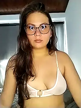Snapshot of Vale_Saenzz chatting on 6, 2, 2025 Vale Saenzz online show from 6, 2, 2025