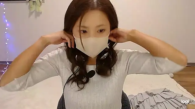 Snapshot of hinano_JP chatting on 4, 11, 2025 hinano JP online show from 4, 11, 2025