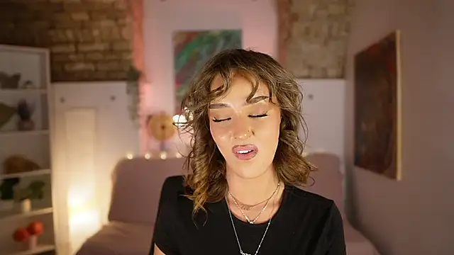 Clara Nia online show from 27, 2, 2025