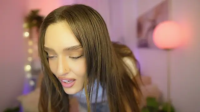 Clara Nia online show from 19, 2, 2026