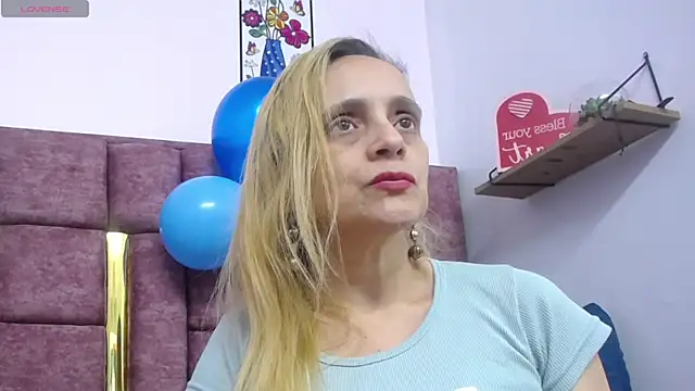 VICTORIAHANK  online show from 27, 4, 2026