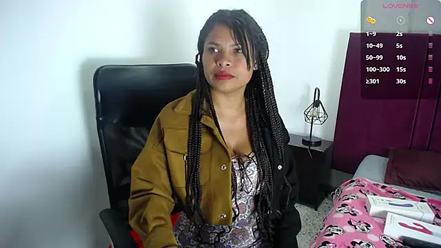Snapshot of CamiilaReyes chatting on 14, 2, 2025 CamiilaReyes online show from 14, 2, 2025