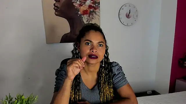 CamiilaReyes online show from 21, 11, 2025