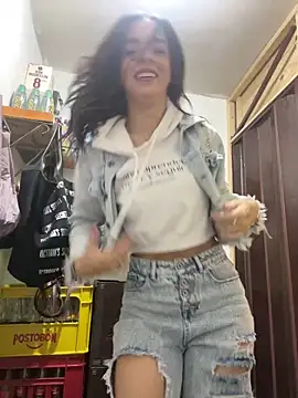JullieBoo online show from 4, 3, 2025