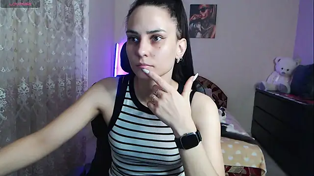 Kriss brunette 5 online show from 27, 11, 2025