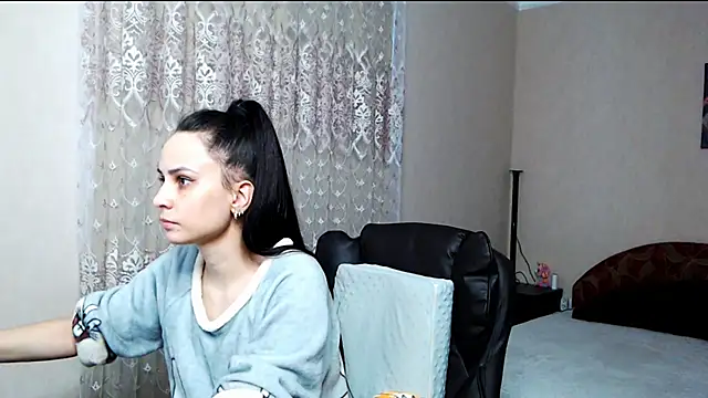 Kriss brunette 5 online show from 26, 3, 2026