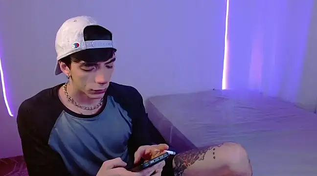 Snapshot of H3ll_B0I chatting on 11, 2, 2025 H3ll B0I online show from 11, 2, 2025