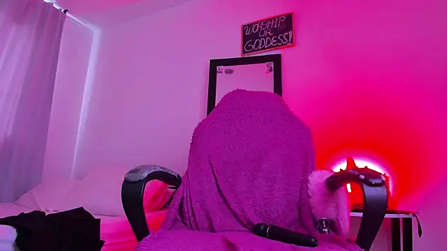 ManuEvans10 online show from 8, 3, 2025