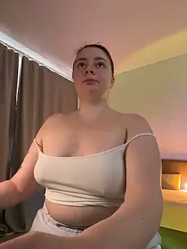 Snapshot of DearAlise chatting on 5, 2, 2025 DearAlise online show from 5, 2, 2025
