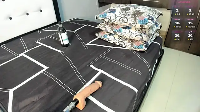 Snapshot of AlexxaSmall chatting on 7, 11, 2025 AlexxaSmall online show from 7, 11, 2025