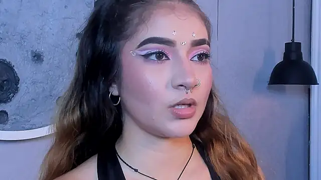 Shanntal  online show from 12, 11, 2025