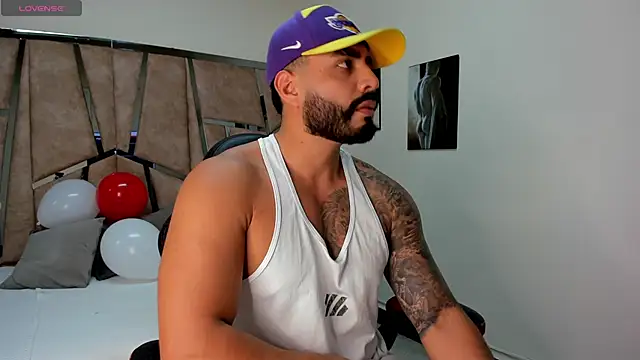 Snapshot of LeandroRusso chatting on 16, 2, 2025 LeandroRusso online show from 16, 2, 2025