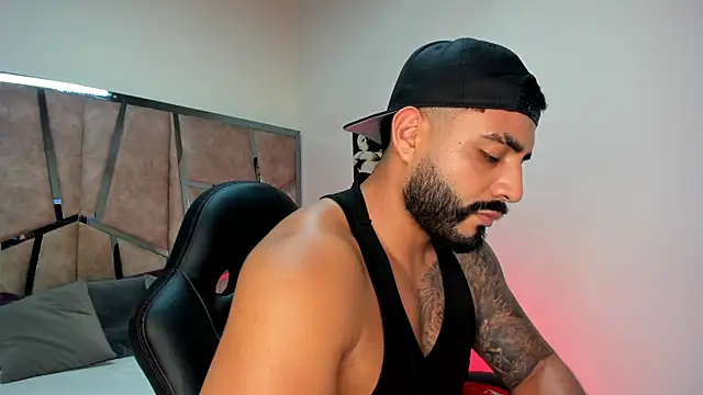 Snapshot of LeandroRusso chatting on 23, 2, 2025 LeandroRusso online show from 23, 2, 2025
