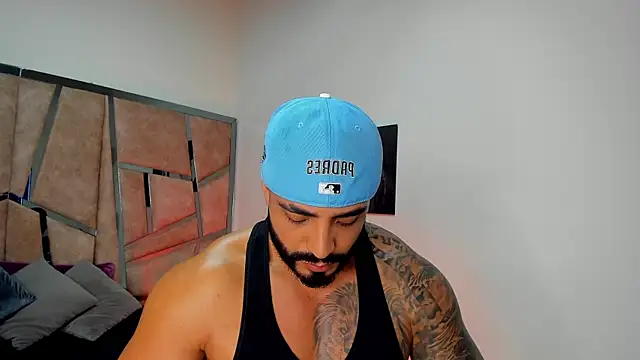 Snapshot of LeandroRusso chatting on 6, 3, 2025 LeandroRusso online show from 6, 3, 2025