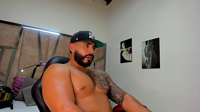 Snapshot of LeandroRusso chatting on 7, 3, 2025 LeandroRusso online show from 7, 3, 2025