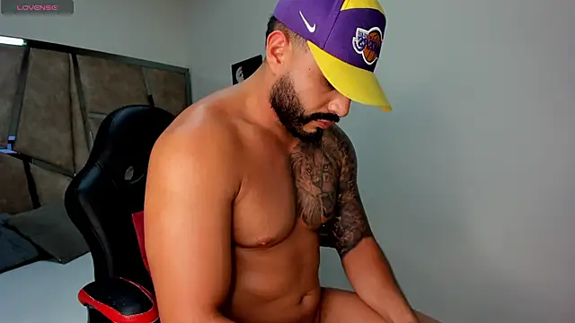 Snapshot of LeandroRusso chatting on 17, 2, 2025 LeandroRusso online show from 17, 2, 2025