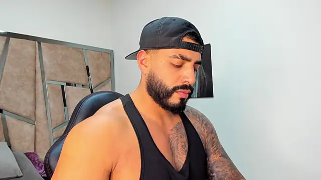 Snapshot of LeandroRusso chatting on 2, 3, 2025 LeandroRusso online show from 2, 3, 2025