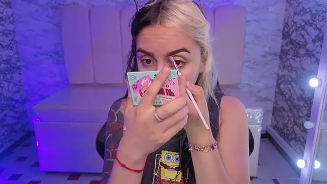 Snapshot of Hela_v chatting on 16, 10, 2025 Hela v online show from 16, 10, 2025